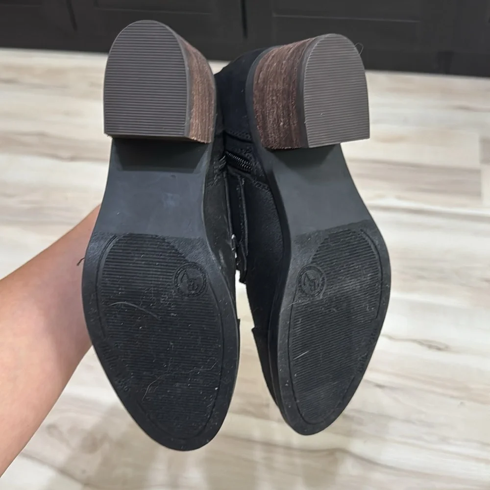 Bella Vita Sarina Black Lace Up Ankle Booties Size 6 Like New